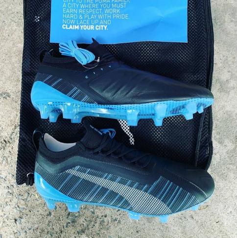 Puma ONE phía trên và Puma Future phía dưới trong bộ sưu tập city pack dành riêng cho Man City (ảnh: footyheadlines.com)
