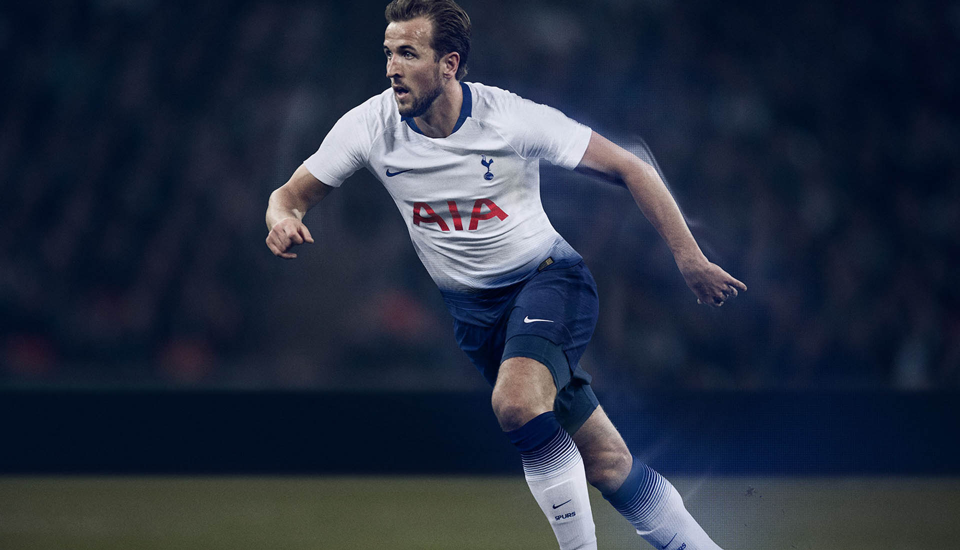 Mẫu áo mùa giải 2018/19 hiện tại với thiết kế Gradient của Tottenham