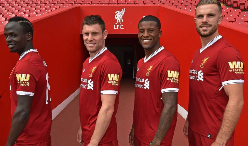 Miếng dãn nhằm che đi Logo của nhà tài trợ không được UEFA cho phép (ảnh: Footyheadlines)