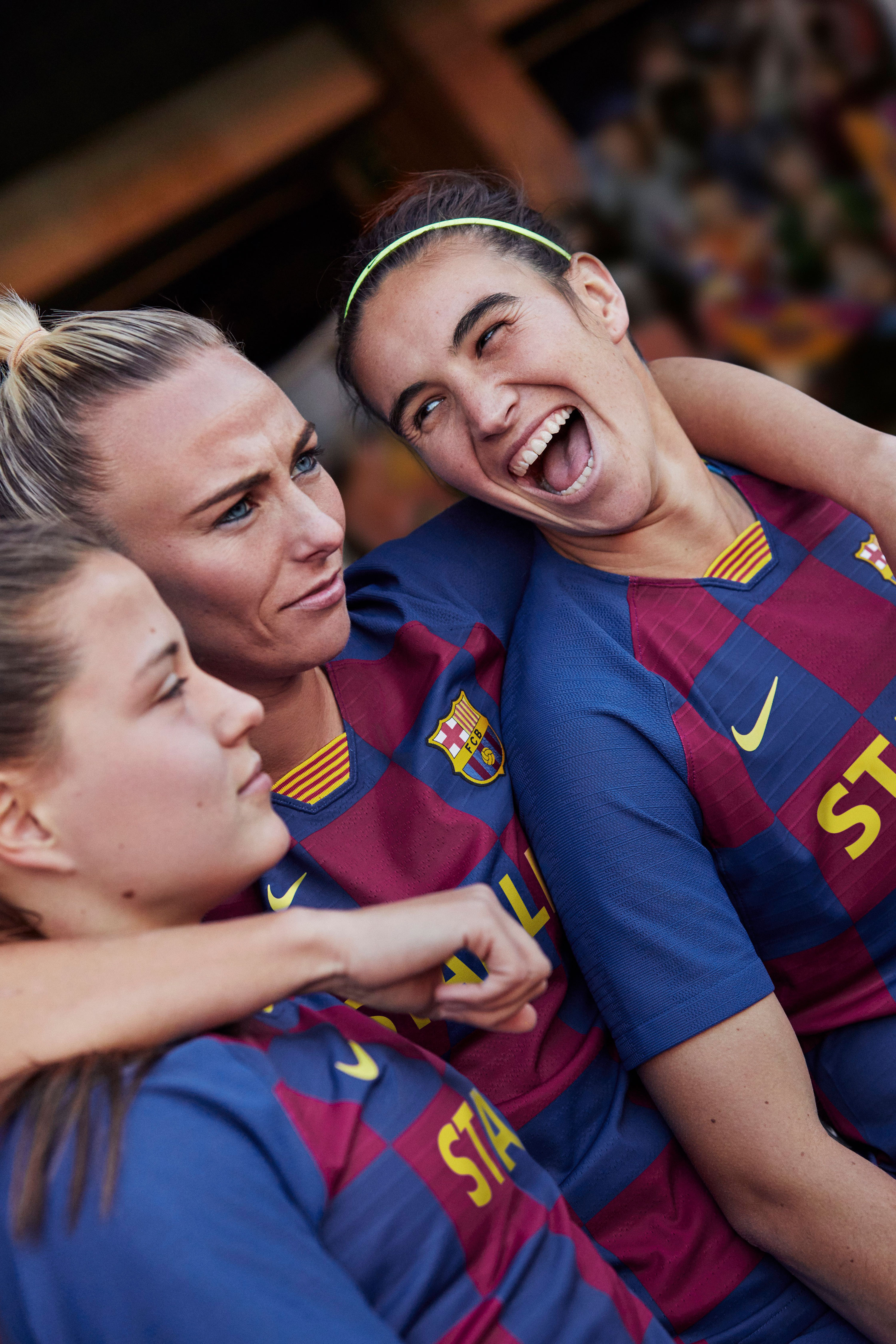 Áo đấu sân nhà mùa giải 2019/20 của câu lạc bộ Barcelona
