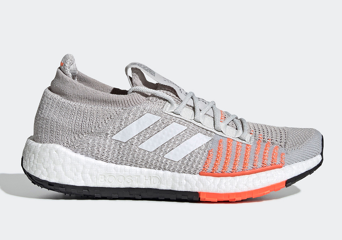 Adidas hiện chỉ được bảo hộ với logo 3 sọc song song theo chiều từ phải qua trái.