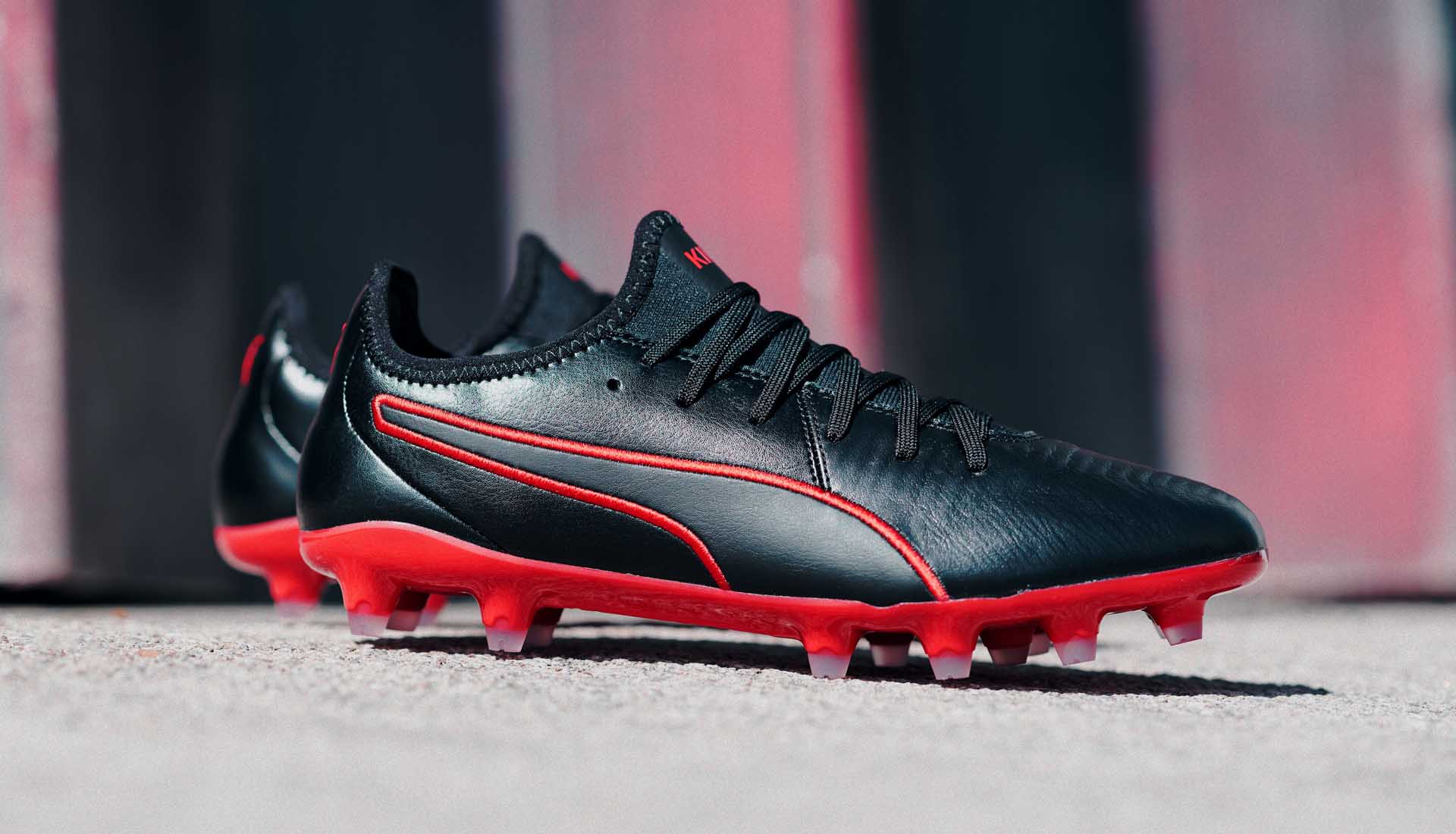 Logo Puma đươc phủ một lớp viền nổi bật.