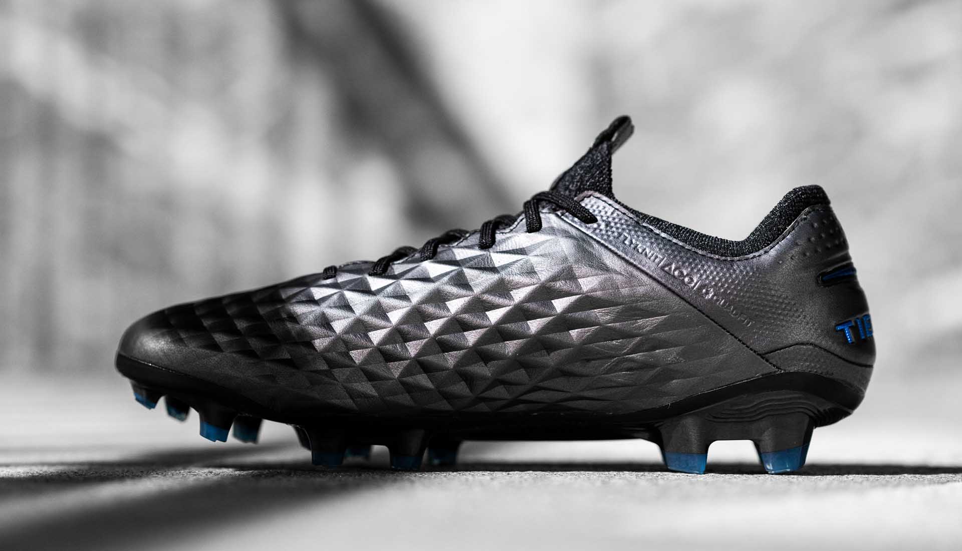 Vị trí tiếp xúc khi sút bóng được tăng cường them đêm giày React mới nhất của Nike.