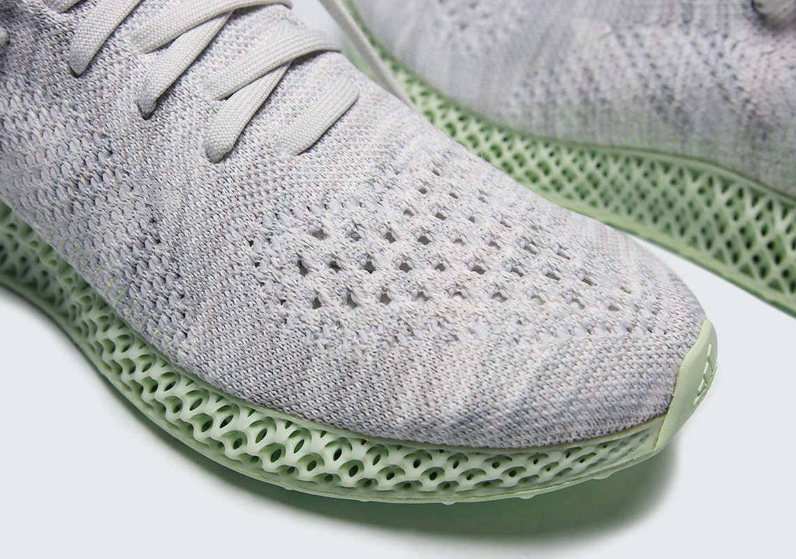 Thân giày được dệt với công nghệ Primeknit không mối nối.