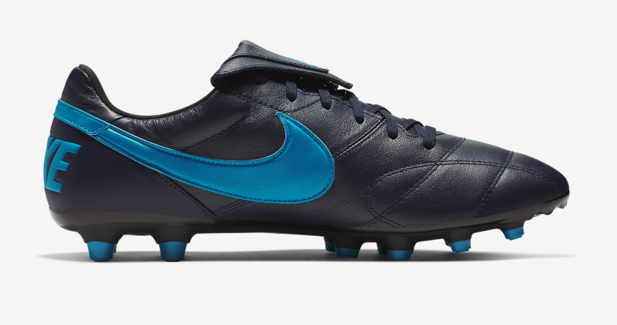 Nike Premier II được làm bằng da thật