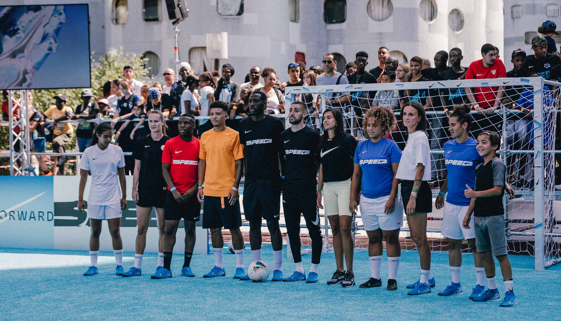 Buôi ra mắt có sự tham gia của Jadon Sancho - tiền đạo chạy cánh đang lên của câu lạc bộ Borussia Dortmund