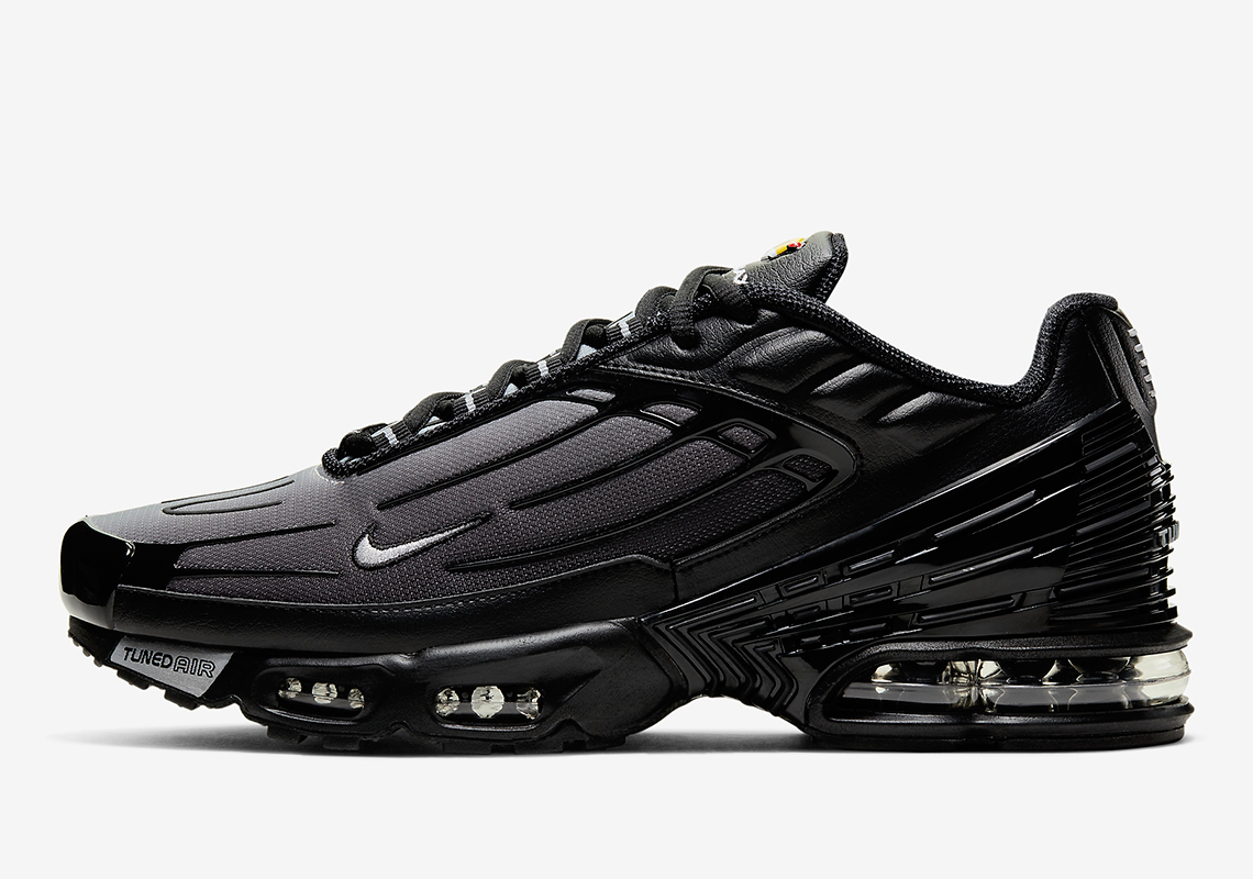 Nike Air Max Plus III sở hữu hiện mạo như bước ra từ phim viễn tưởng.