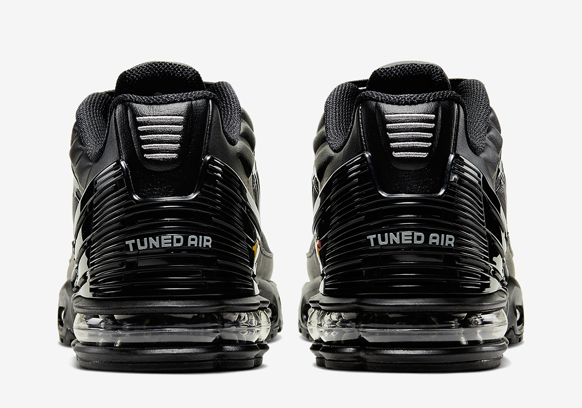 Cụm đế từ nhựa cứng cực ngầu của Nike Air Max Plus III