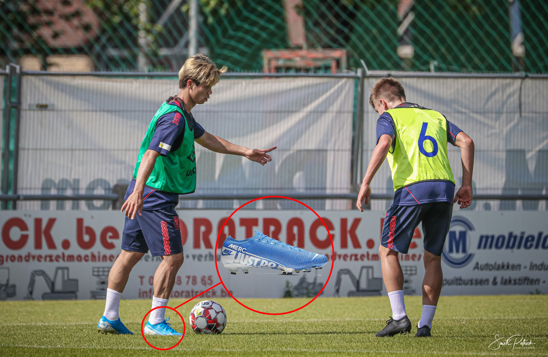 Hình ảnh mới nhất từ sân tập của Sint Truiden, Công Phượng đã diện một đôi Nike Mercurial Vapor 13 mới nhất.