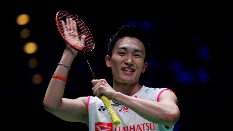 Cây vợt của Kento Momota có tên là YONEX ASTROX 99