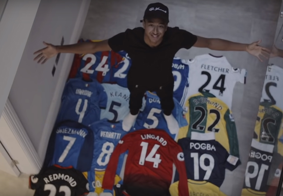 Bộ sưu tập áo đấu đồ sộ của Lingard (ảnh: JesseLingard/Youtube)