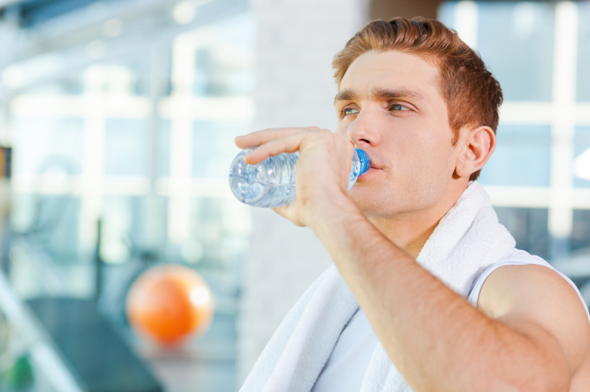 Nhớ uống nước sau khi uống rượu bia