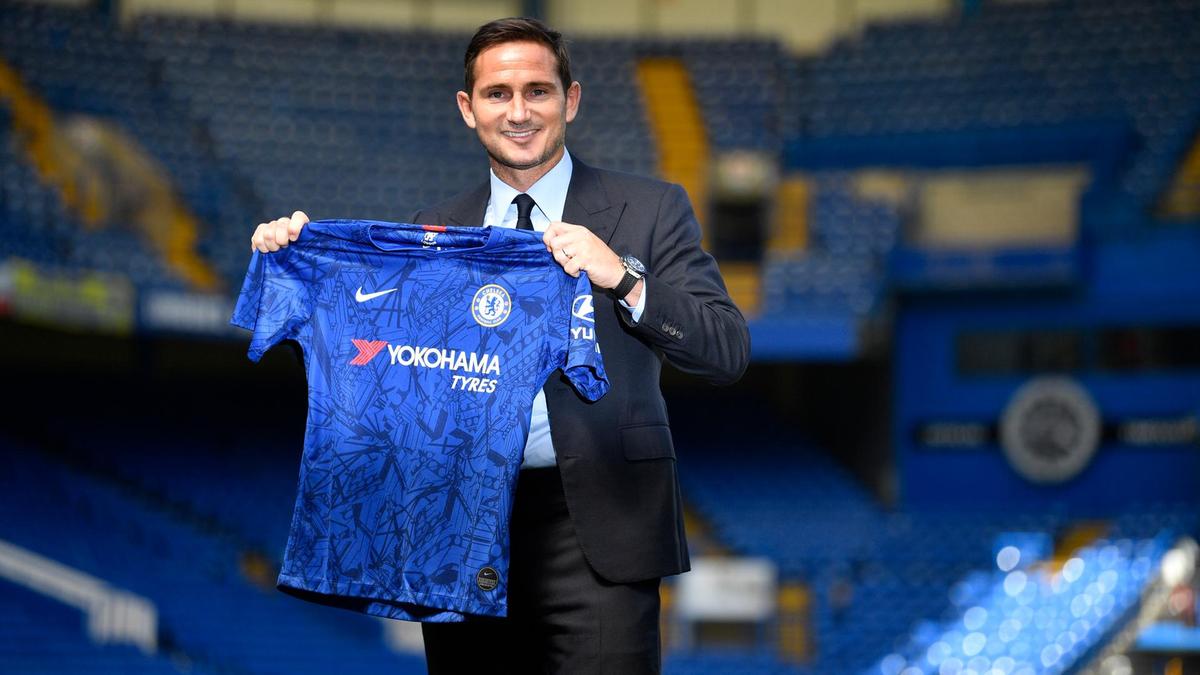 Áo đấu của Chelsea hiện đang có nhà tài trợ chính là công ty lốp xe Yokohama của Nhật Bản.