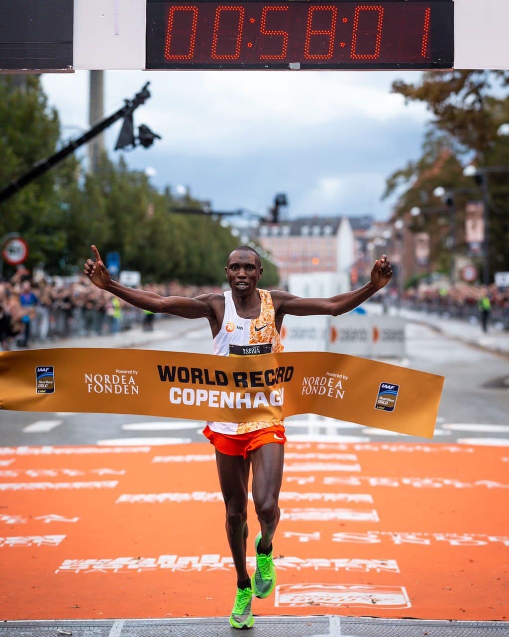 Geoffrey Kamworor cũng mang trên chân đôi siêu giày tốc độ Nike Vaporfly Next %
