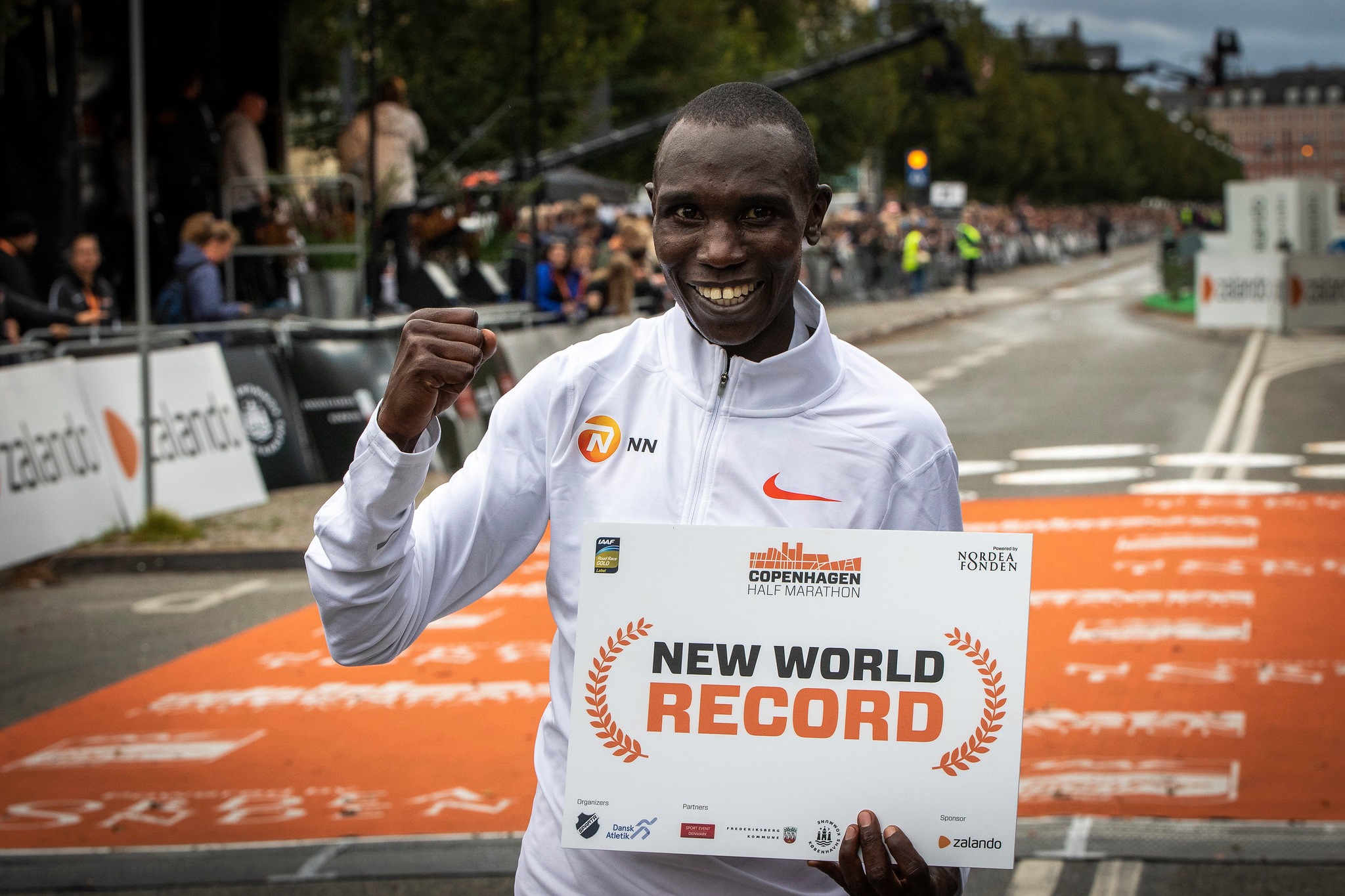 Bằng xác nhận KLTG được cung cấp bởi BTC Copenhagen Half Marathon.