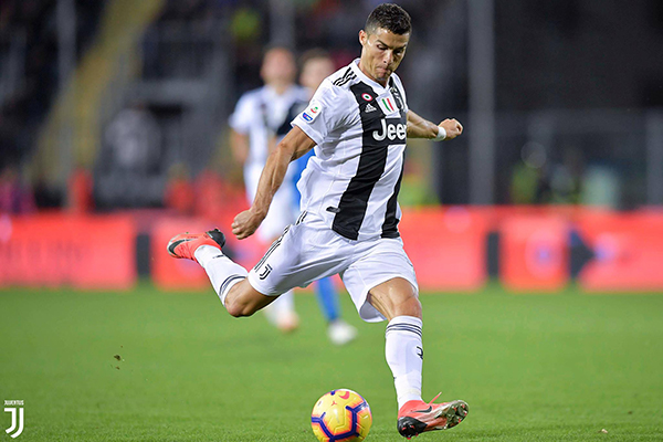 Ronaldo tỏa sáng rực rỡ với một cú đúp, trong đó có một bàn thắng cực kỳ đẹp mắt Cr7