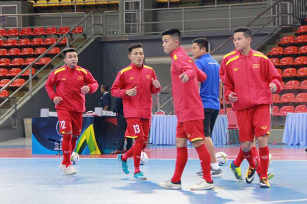 ĐT Việt Nam hòa kịch tính trước Indonesia trong ngày ra quân futsal U20
