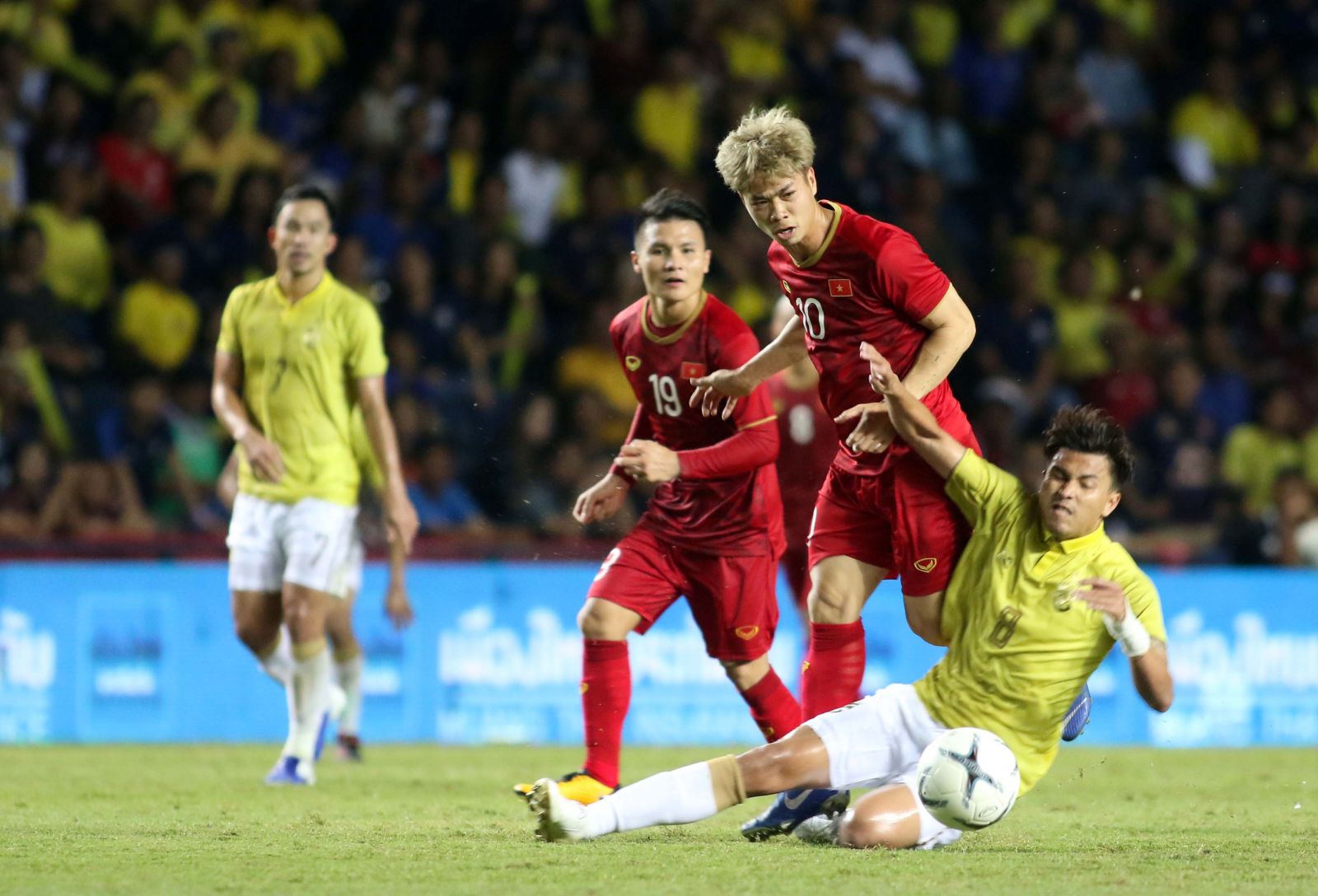 Việt Nam đã đánh bại Thái lan để vào chơi ở trận chung kết King's Cup 2019 Việt Nam Thái lan