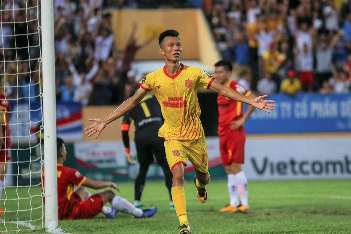 Mai Xuân Quyết đang có một mùa giải thăng hoa cùng Nam Định Mai Xuân Quyết