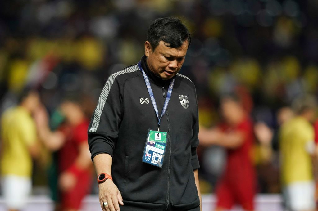 HLV Sirisak từng thất bại trước ĐT Việt Nam ở King's Cup 2019 HLV Thái Lan