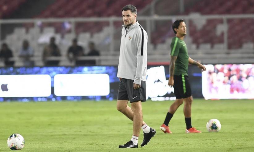 HLV trưởng Simon McMenemy của ĐT Indonesia Indonesia