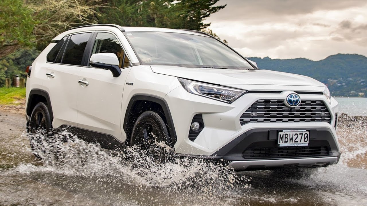 Toyota RAV4 thế hệ thứ 5 được mong chờ ra mắt trên thị trường Việt với giá mềm hơn. Toyota RAV4 sắp ra mắt tại Việt Nam