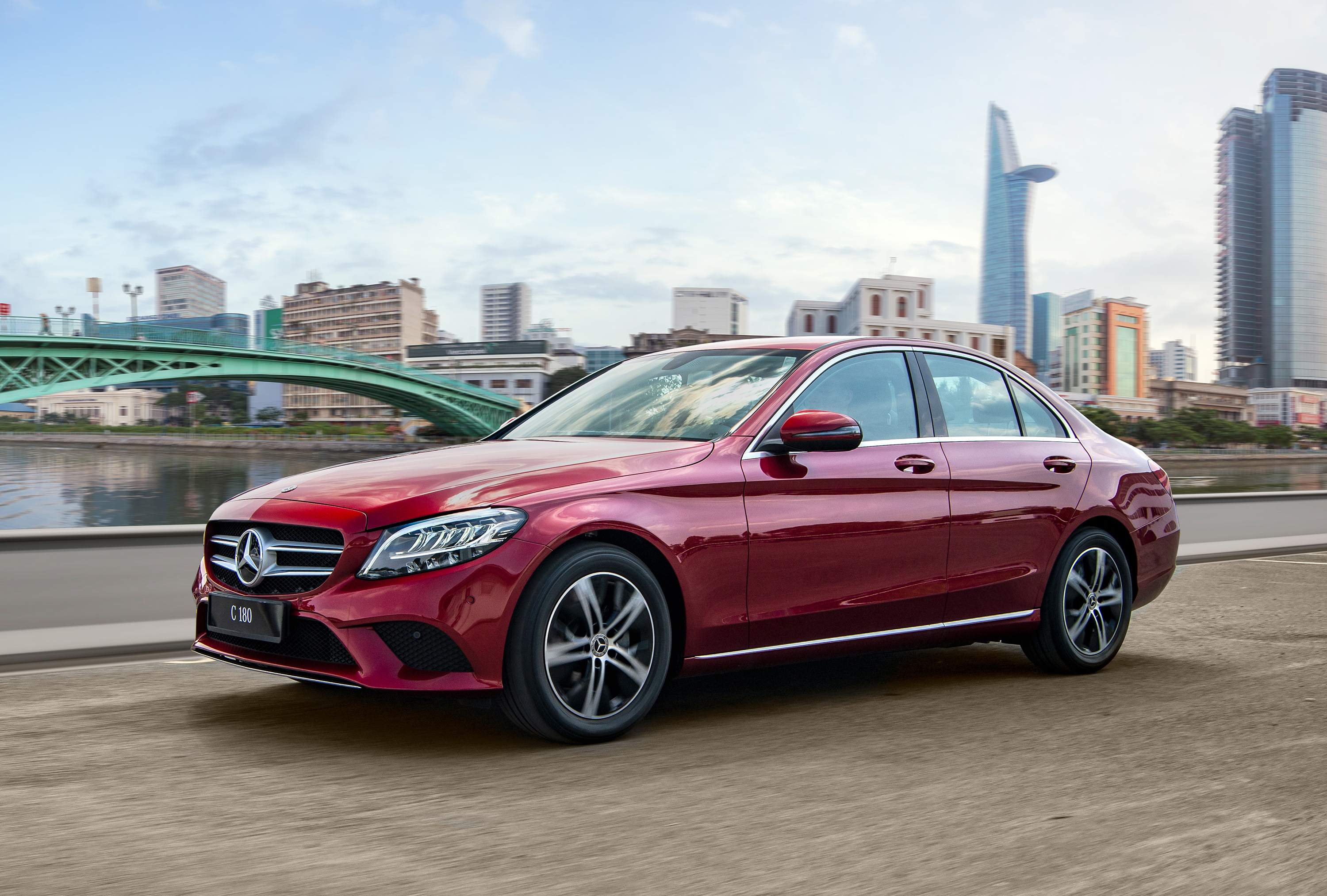 Mua Mercedes-Benz C180 từ giờ đến cuối năm, khách hàng có thể tiết kiệm được từ 70 - 84 triệu đồng. Mercedes-Benz C180