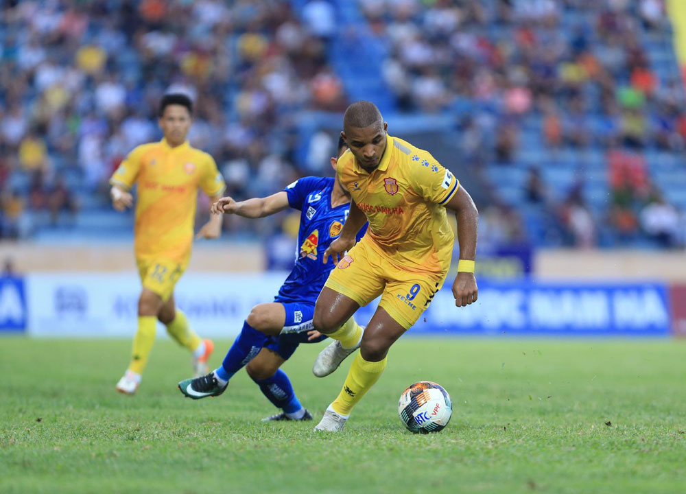 Trực tiếp Quảng Nam 2-0 Nam Định: Thoát khỏi