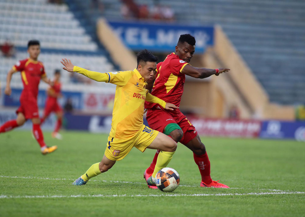 Hòa kịch tính SLNA, Nam Định chính thức ở lại V-League
