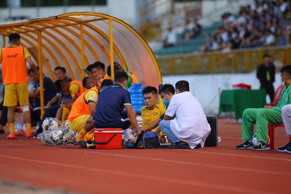 Đặng Văn Lắm sớm nói lời chia tay V.League 2020 vì chấn thương đầu gối