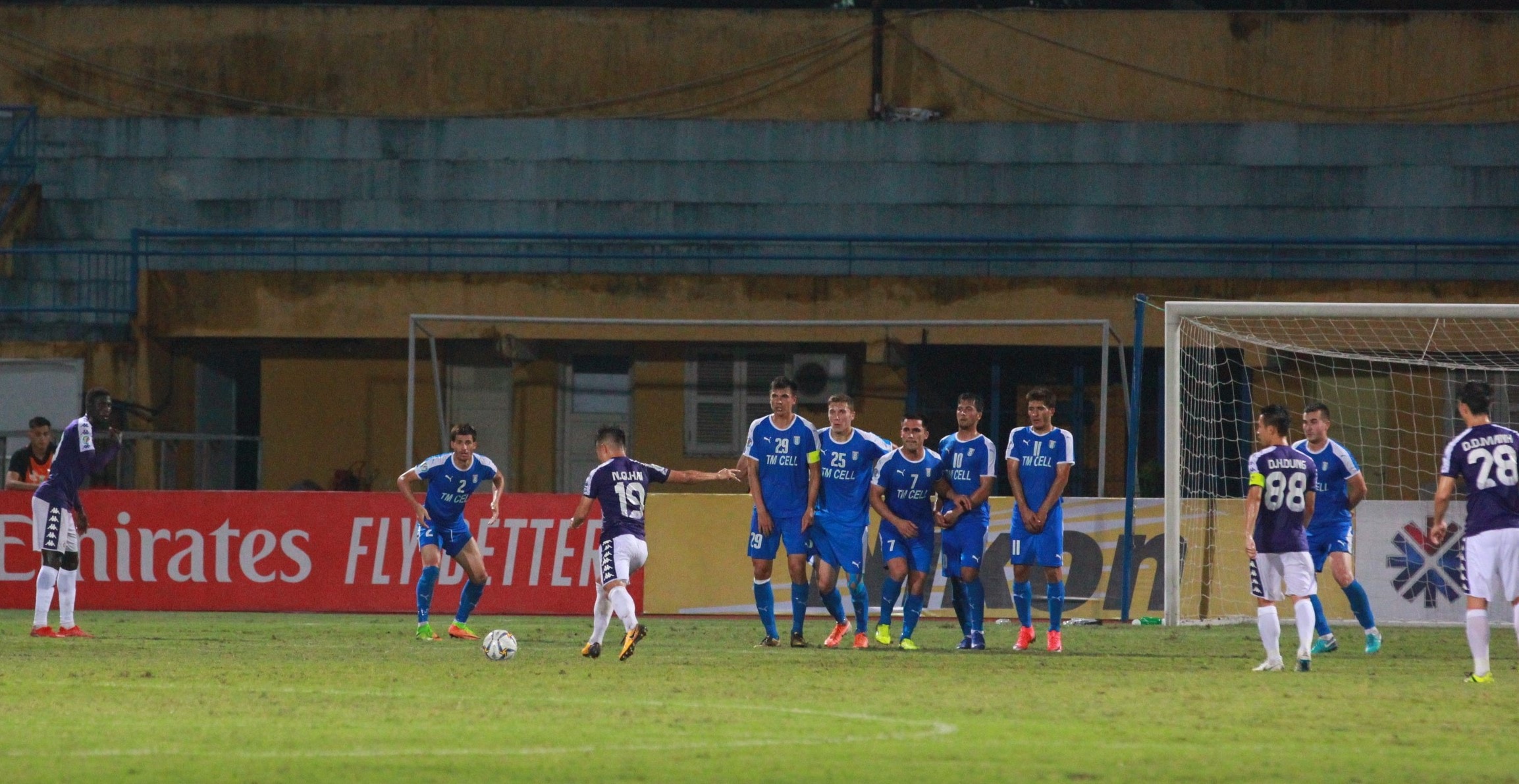 Quang Hai direct free kick 