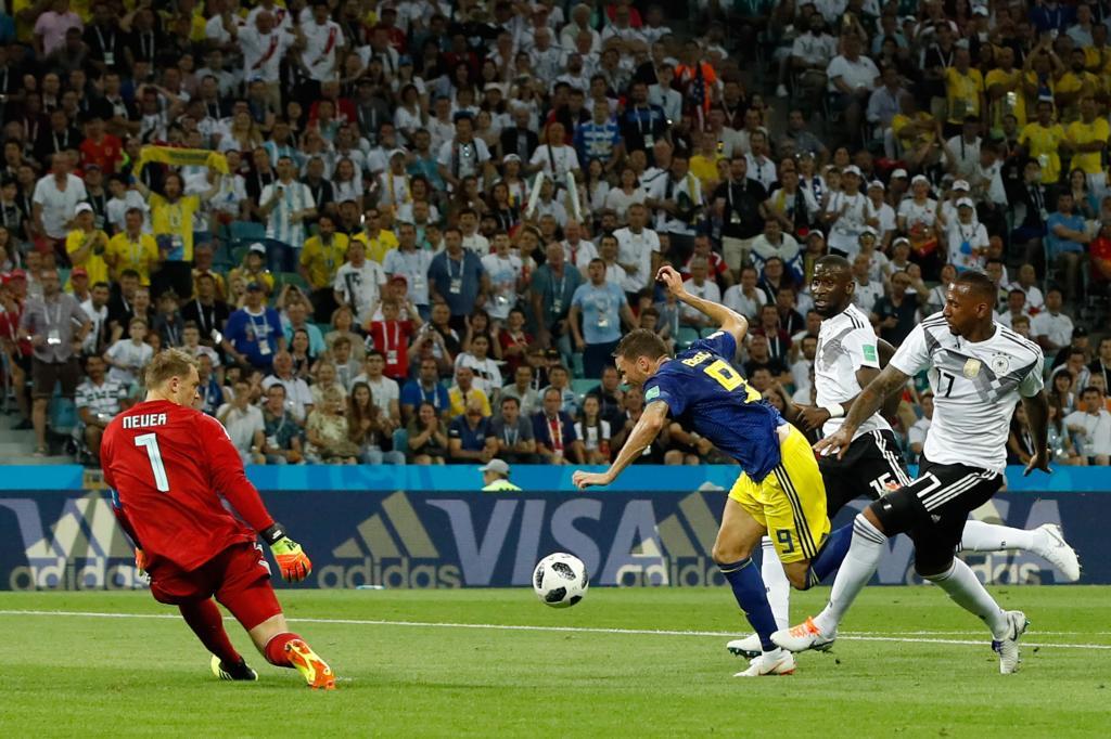 VAR-trong-tai-marcus-berg-boateng-duc-thuy-dien-penalty