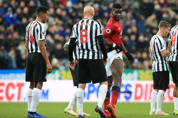 Pogba nổi giận sau pha chơi xấu của Shelvey