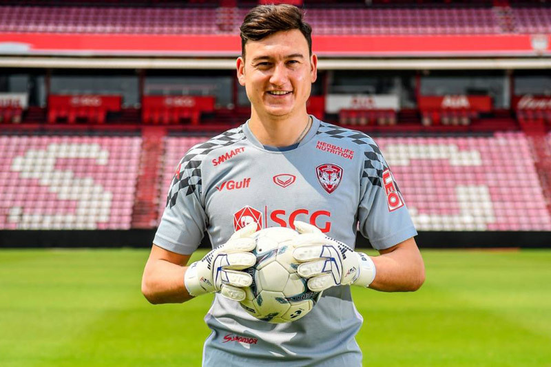 Văn Lâm nhận nhiều hậu đãi tại Muangthong United