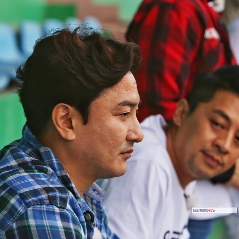 Ahn Jung Hwan bất ngờ xuất hiện ở buổi tập