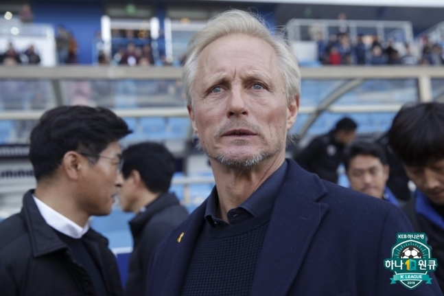 HLV Andersen chưa tìm ra cách cứu rỗi con tàu Incheon United