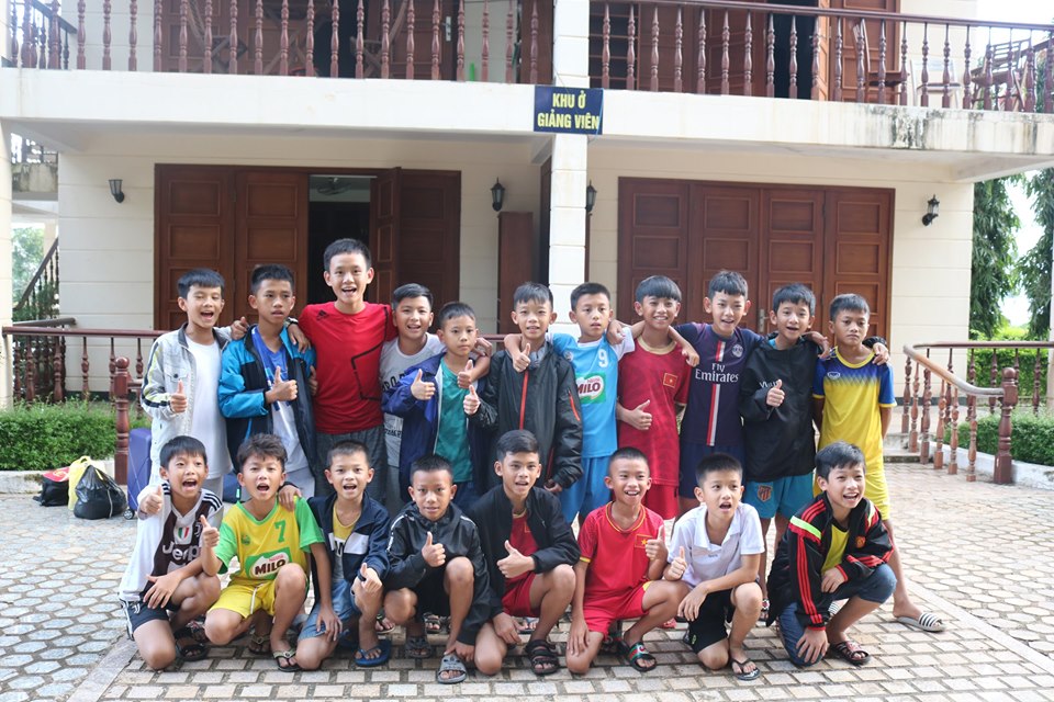 Lê Vũ Thái cùng các học viện thi đỗ khóa 5 (hàng dưới, đứng thứ 4 từ phải sang)