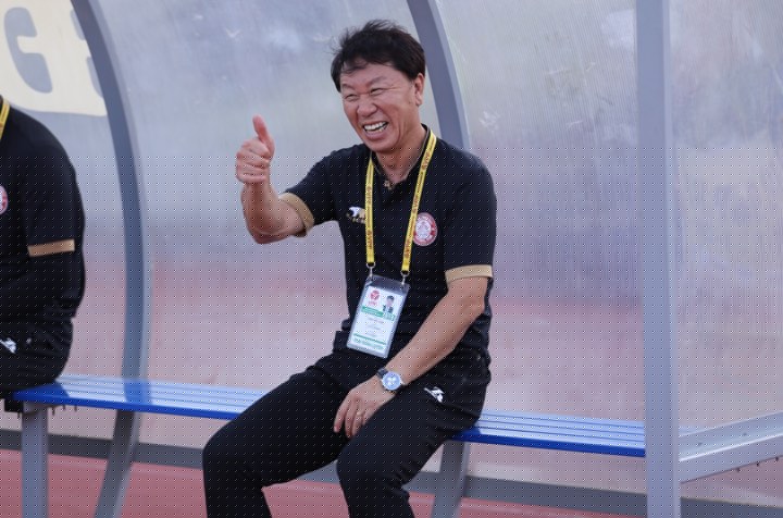 Ông Chung Hae Seong vui mừng sau bàn mở tỷ số (Ảnh: Ngọc Bảo)