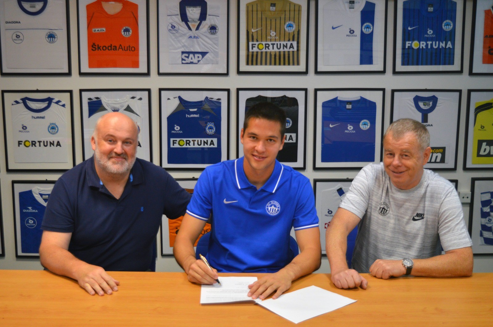 Filip Nguyen ký vào bản hợp đồng mới với Slovan Liberec