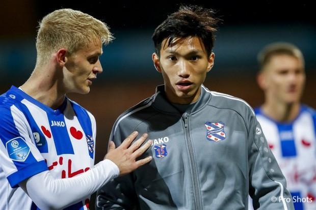 Văn Hậu thường xuyên góp mặt trên băng ghế dự bị của Heerenveen