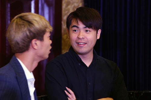 LeeDong Jun trong lễ ký kết hợp đồng giữa Công Phượng và Sint-Truiden