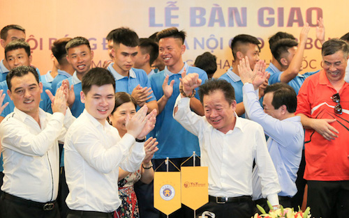 Lễ bàn giao đội U21 Hà Nội cho Phú Thọ