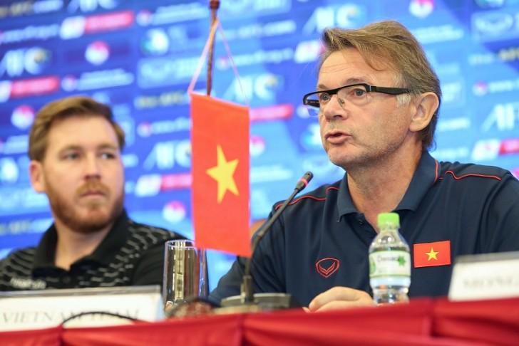 Ông Troussier chia sẻ thẳng thắn về vấn đề của bóng đá trẻ Việt Nam