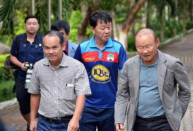 Ông Park trong lần lên thăm trung tầm đào tạo trẻ Hàm Rồng