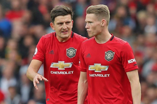 Các đồng đội tại MU lắng nghe Maguire Manchester United, Man Utd, MU, Maguire, Harry Maguire,