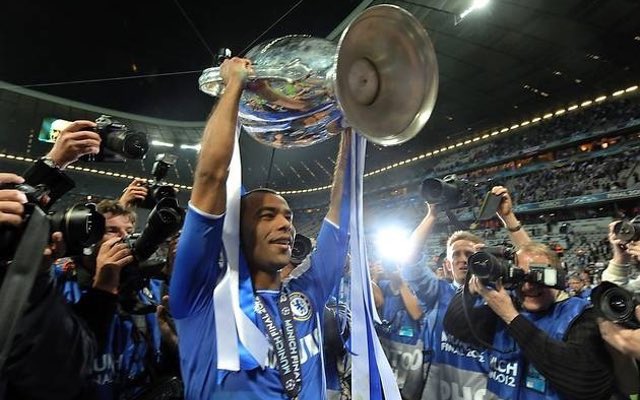 Cole có công lơn giúp Chelsea vô địch Champions League. Ảnh: Mirror Chelsea, Ashley Cole, Cole, Lampard, Frank Lampard, tin Chelsea, tin Ngoại hạng Anh