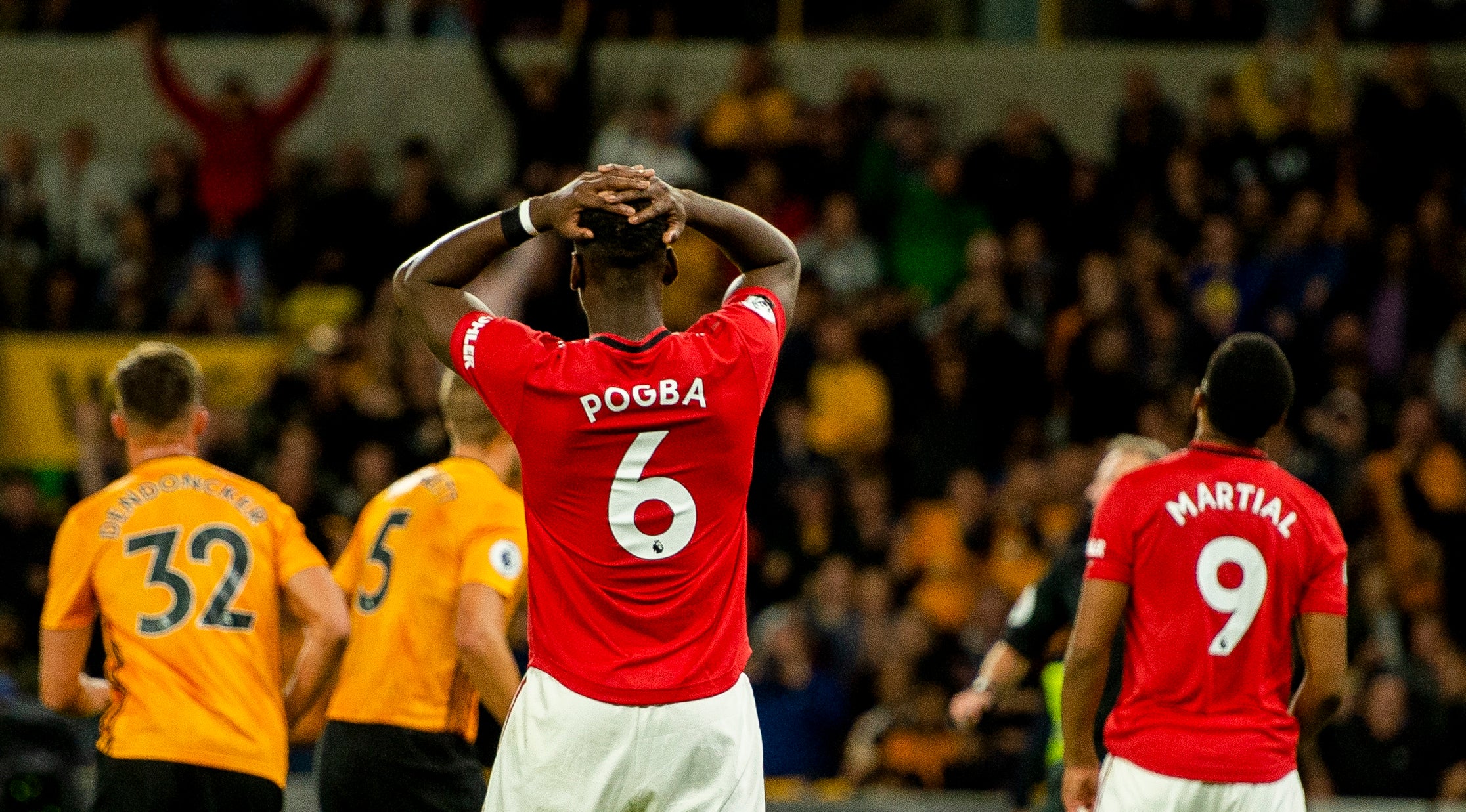 Pogba đánh rơi chiến thắng của MU. Ảnh: Standard MU, MU vs Wolves, Man Utd, Man Utd vs Wolves, Pogba, Công Phượng, Manchester United, Ngoại hạng Anh