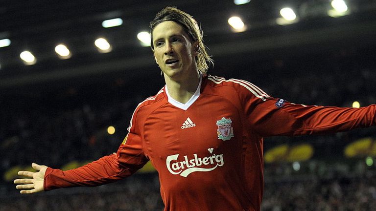 Torres rực rỡ trong màu áo Liverpool. Ảnh: Sky Sports Torres, Fernando Torres, Torres giải nghệ, Atletico Madrid, Liverpool, Chelsea, Ngoại hạng Anh