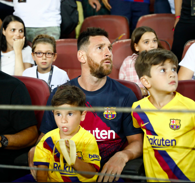 Messi vẫn phải ngồi ngoài xem Barca thi đấu. Ảnh: Twitter Messi, Lionel Messi, Messi chấn thương, Barca, Barcelona, tin Barca, tin Barcelona, tin La Liga, Barca vs Bilbao, Bilbao vs Barca