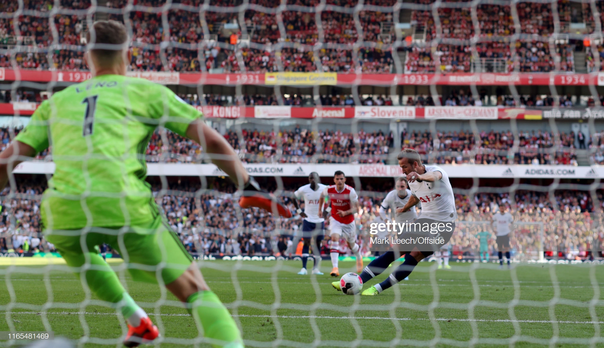 Kane san bằng kỷ lục ghi bàn derby Bắc London. Ảnh: Getty Arsenal, tin Arsenal, tin tức Arsenal, tin Ngoại hạng Anh, Ngoại hạng Anh, Tottenham, tin Tottenham, tin tức Tottenham, Arsenal Tottenham, Tottenham Arsenal, Arsenal vs Tottenham, Tottenham vs Arsenal, Arsenal gặp Tottenham, Tottenham gặp Arsenal,